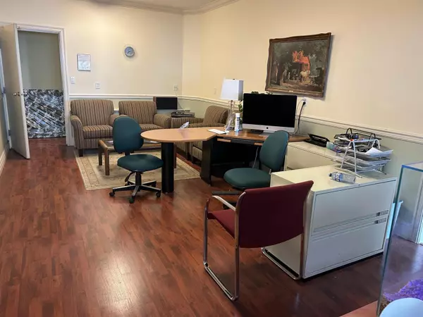 Surrey, BC V3W0K8,12885 85 AVE #203