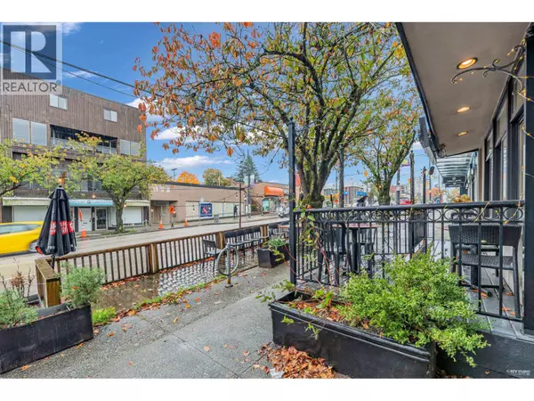 Vancouver, BC V6R2H8,4473 W 10TH AVENUE