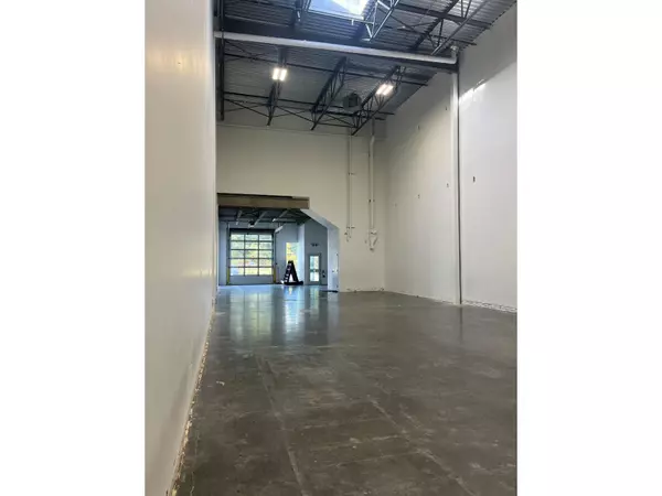 Surrey, BC V3S0B4,17280 HEATHER DR #305