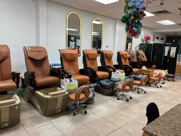 9965 152 ST #1A, Surrey, BC V3R4G5