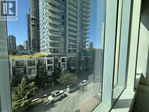 Burnaby, BC V5H0J2,6378 SILVER AVE #427