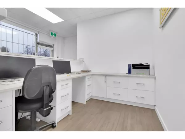 Surrey, BC V3W0A8,13423 78 AVE #105