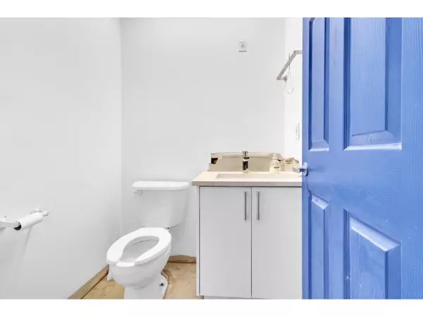 Surrey, BC V3W0A8,13423 78 AVE #105