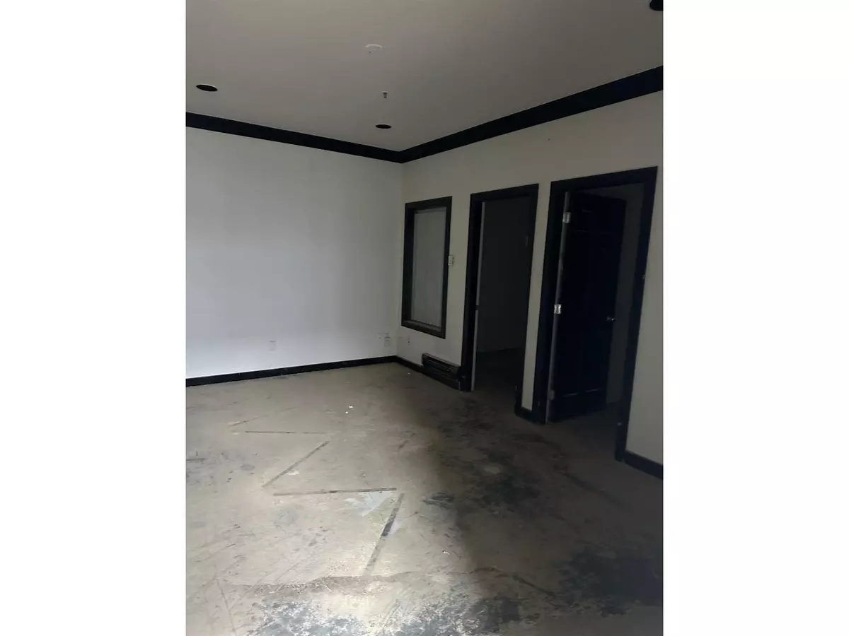 Surrey, BC V3W1B3,13045 84 AVE #107