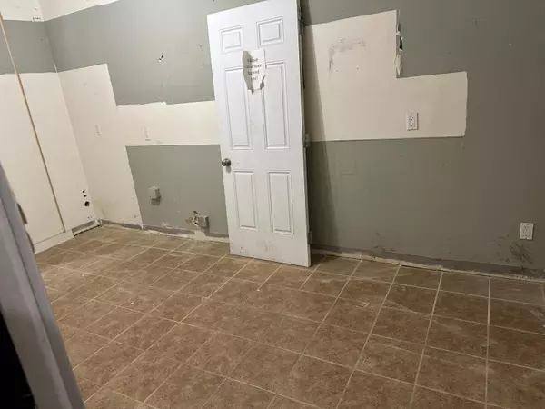 Surrey, BC V3W1B3,13045 84 AVE #107