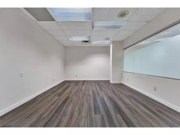 Delta, BC V4C3C6,11861 88TH AVE #404