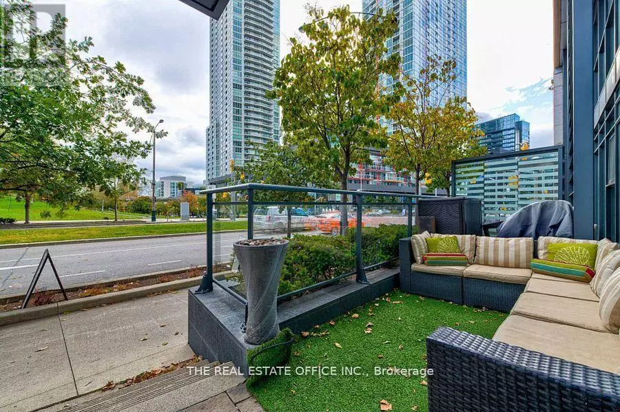 Toronto (waterfront Communities), ON M5V4A7,112 Fort York BLVD #G9