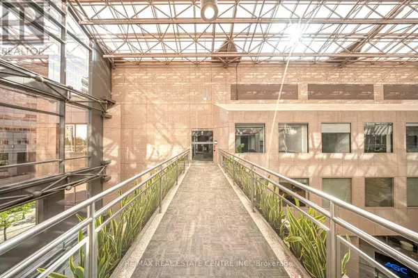 Toronto (newtonbrook West), ON L5N1W1,5700 Yonge Street Suite - B RD #200