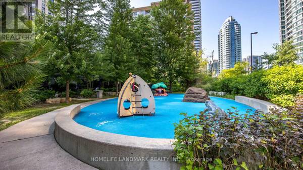 Toronto (willowdale East), ON M2N0C1,500 Doris AVE #429