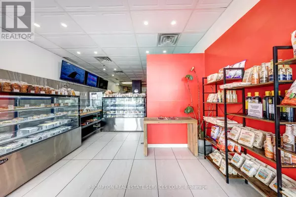 Toronto (mount Pleasant East), ON M4P3B7,245 Eglington AVE East #UNIT #8