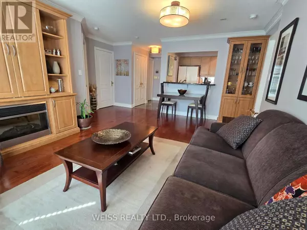 Toronto (forest Hill South), ON M5P3N2,800 Spadina RD #404