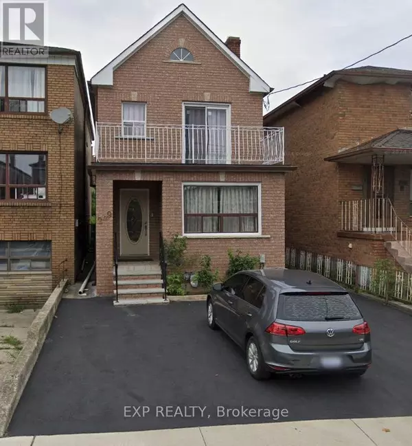 209 CEDRIC AVENUE, Toronto (oakwood Village), ON M6C3X9