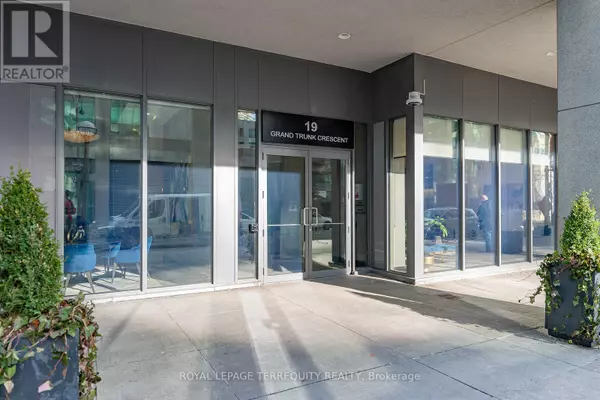 Toronto (waterfront Communities), ON M5J3A3,19 Grand Trunk CRES #1212