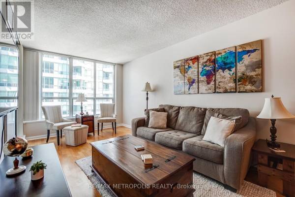 Toronto (waterfront Communities), ON M5J2Y7,230 Queens Quay West #820