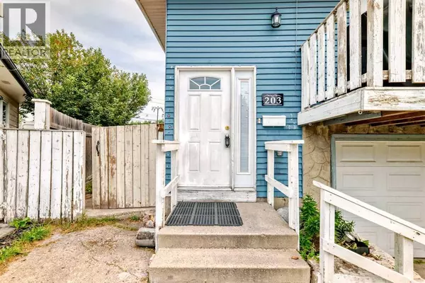 Calgary, AB T2A3N9,203 Penbrooke Close SE