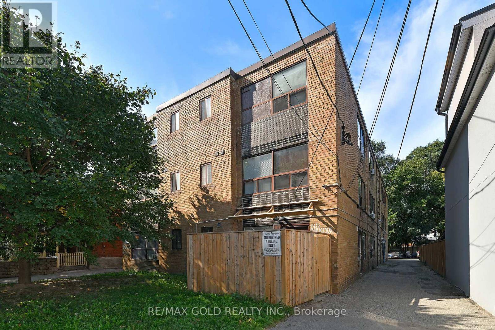 156 BARRINGTON AVENUE, Toronto (crescent Town), ON M4C4Z2