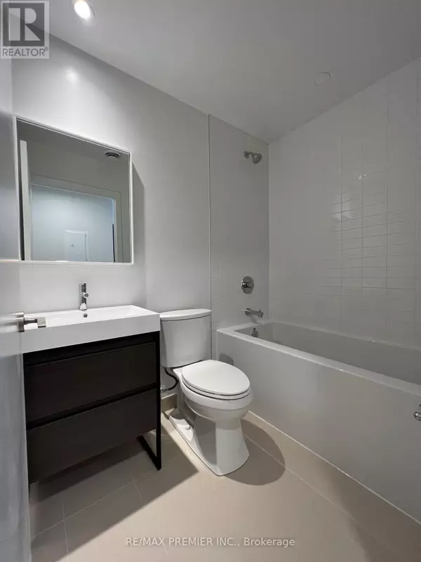 Toronto (south Riverdale), ON M4M0E4,150 Logan AVE #443