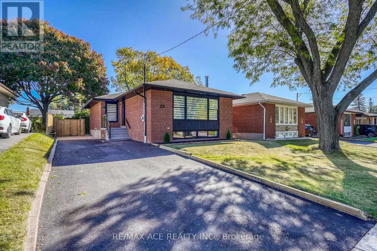 Toronto (woburn), ON M1H2B2,15 WANTANOPA CRESCENT