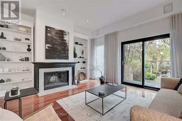 Toronto (north Riverdale), ON M4K1M3,9 HARCOURT AVENUE