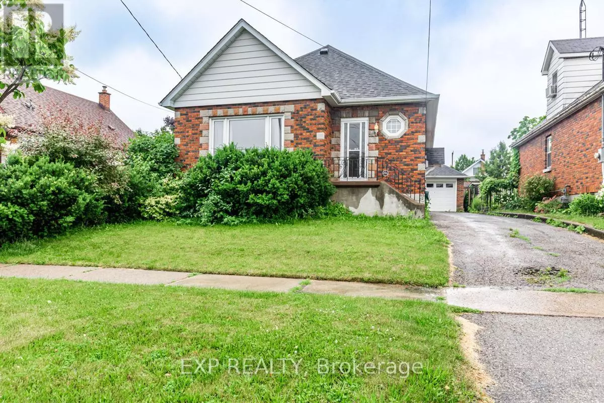 Oshawa (central), ON L1H3C8,295 MONASH AVENUE