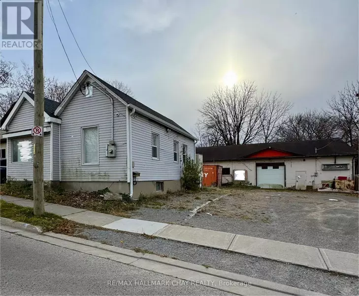 33 HALL STREET, Oshawa (central), ON L1H2Y7