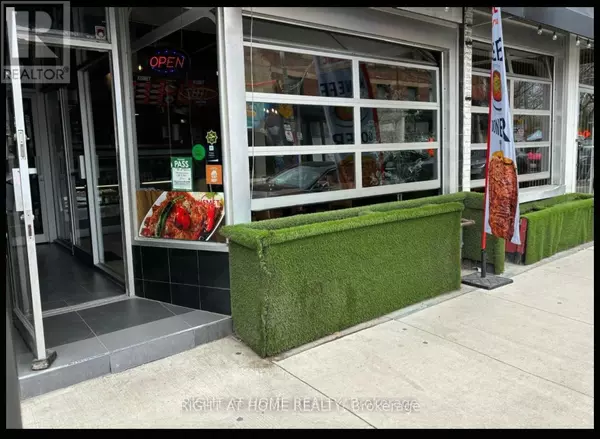 Toronto (south Riverdale), ON M4M1H4,782 QUEEN STREET E