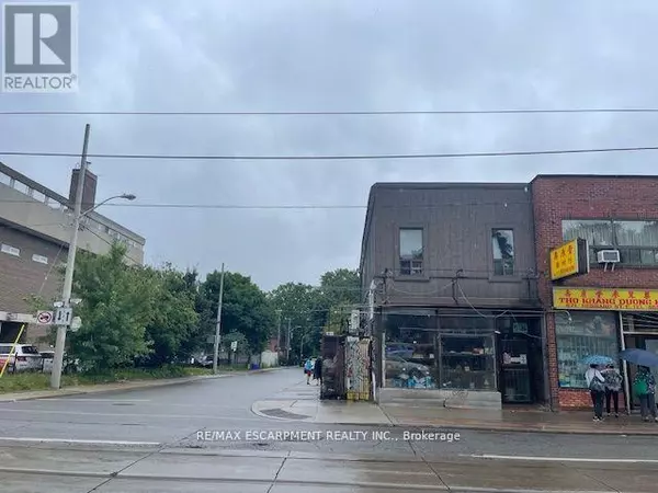 Toronto (south Riverdale), ON M4M1Y2,673 GERRARD STREET E