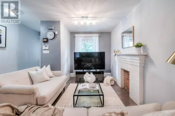 Toronto (south Riverdale), ON M4M3B4,30 CURZON STREET