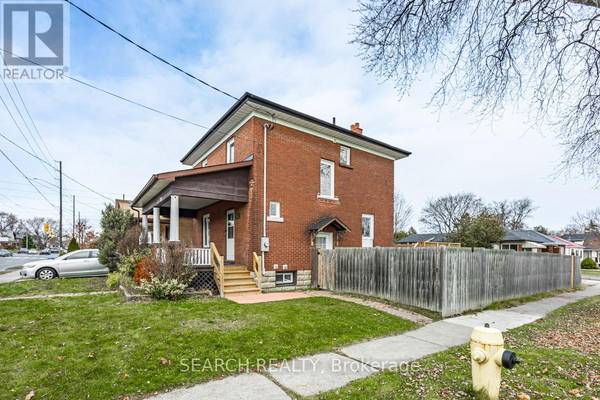 Oshawa (central), ON L1H5H6,201 Ritson RD South #Upper