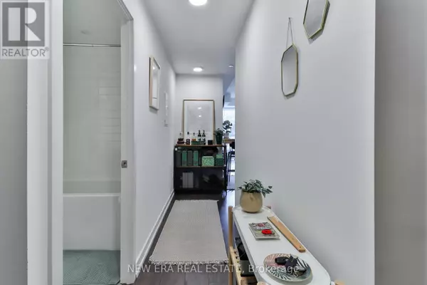 Toronto (south Riverdale), ON M4M0E4,150 Logan AVE #329