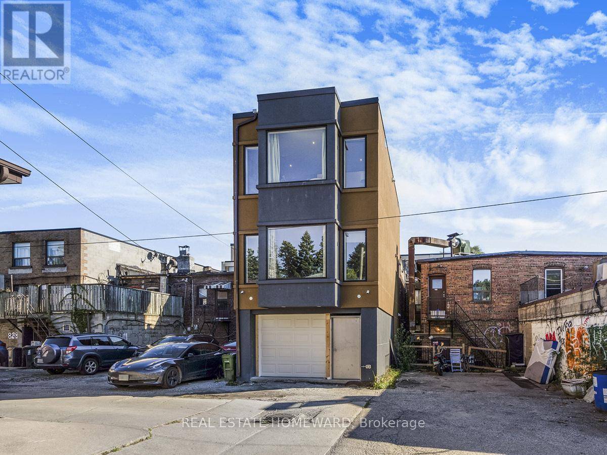 Toronto (danforth), ON M4J1L6,820 DANFORTH AVENUE