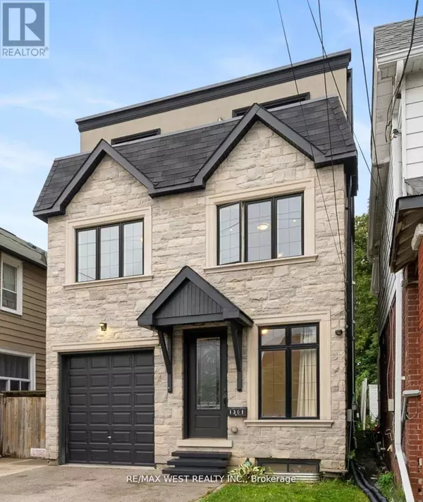 Toronto (woodbine-lumsden), ON M4C4E8,1301 WOODBINE AVENUE