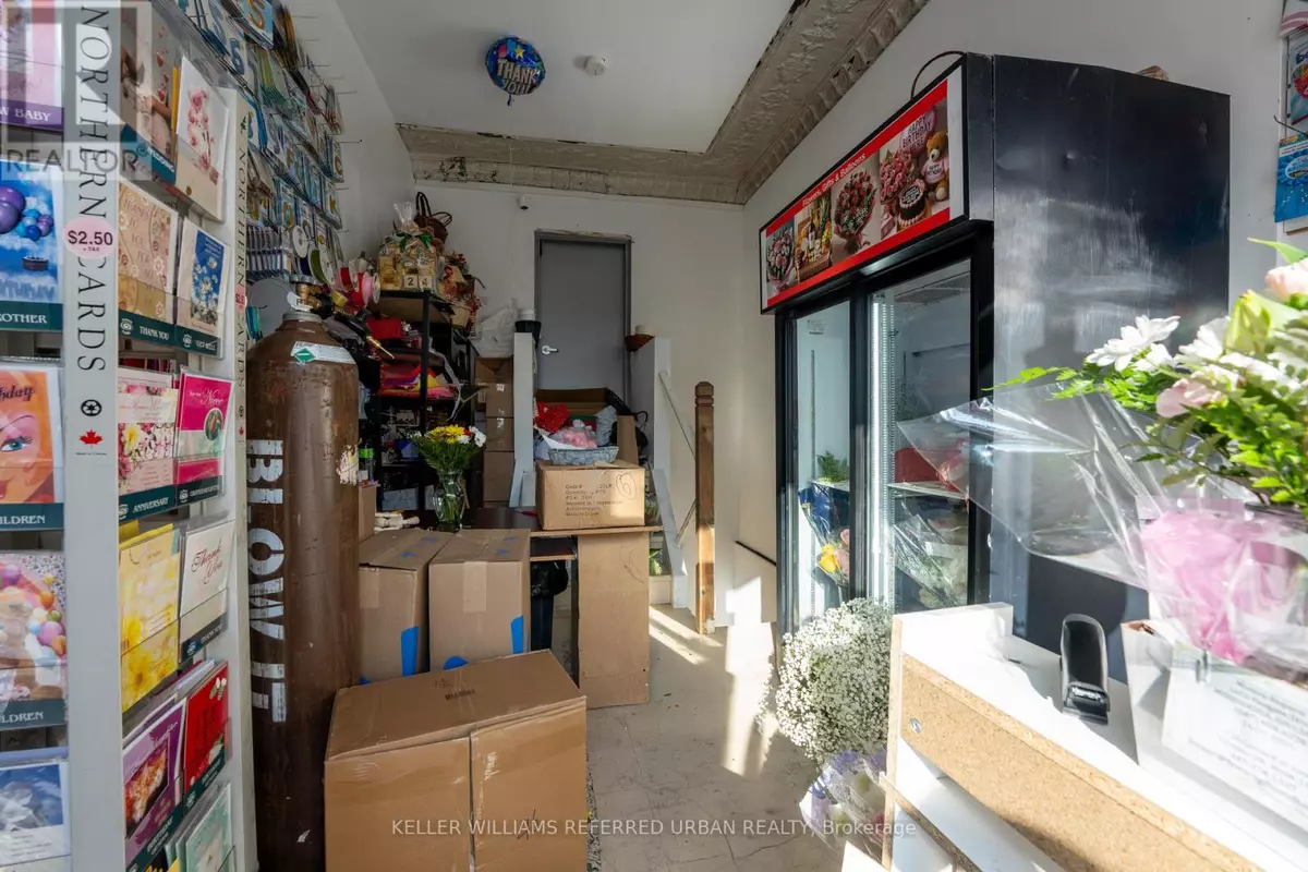 Toronto (north Riverdale), ON M4M1Y3,718 GERRARD STREET E