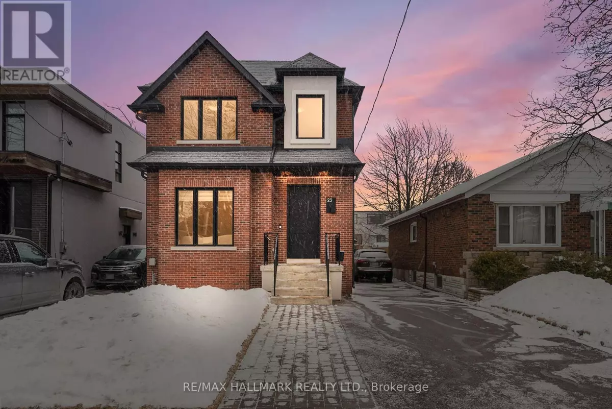 Toronto (east York), ON M4C3P7,23 ROBLIN AVENUE