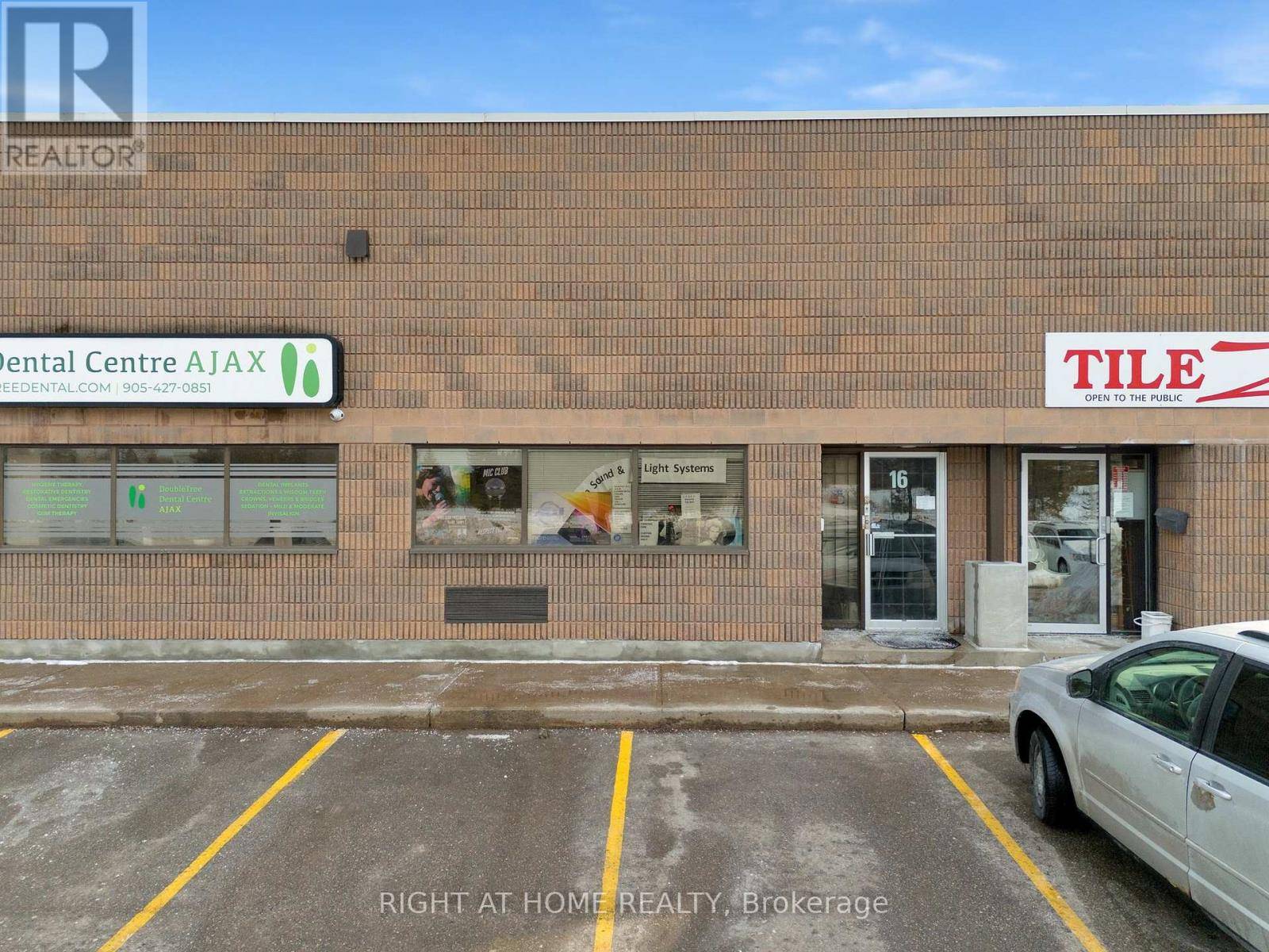 Ajax (south West), ON L1S6W5,520 Westney RD South #16