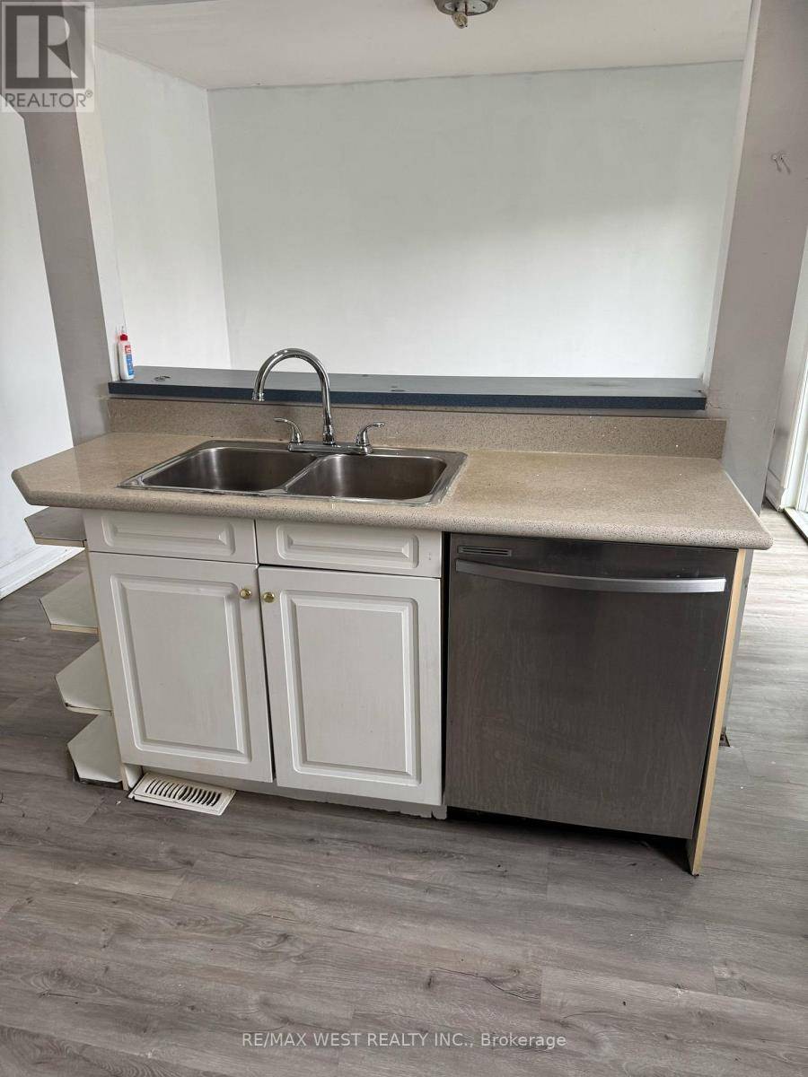 Toronto (dorset Park), ON M1P1E9,6 VALERIE ROAD