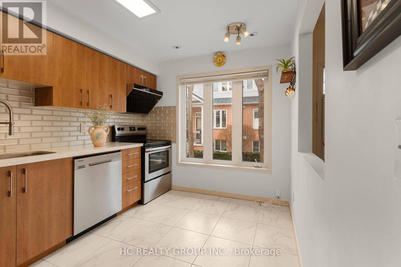 Toronto (dorset Park), ON M1P5B6,83 Mondeo DR #535