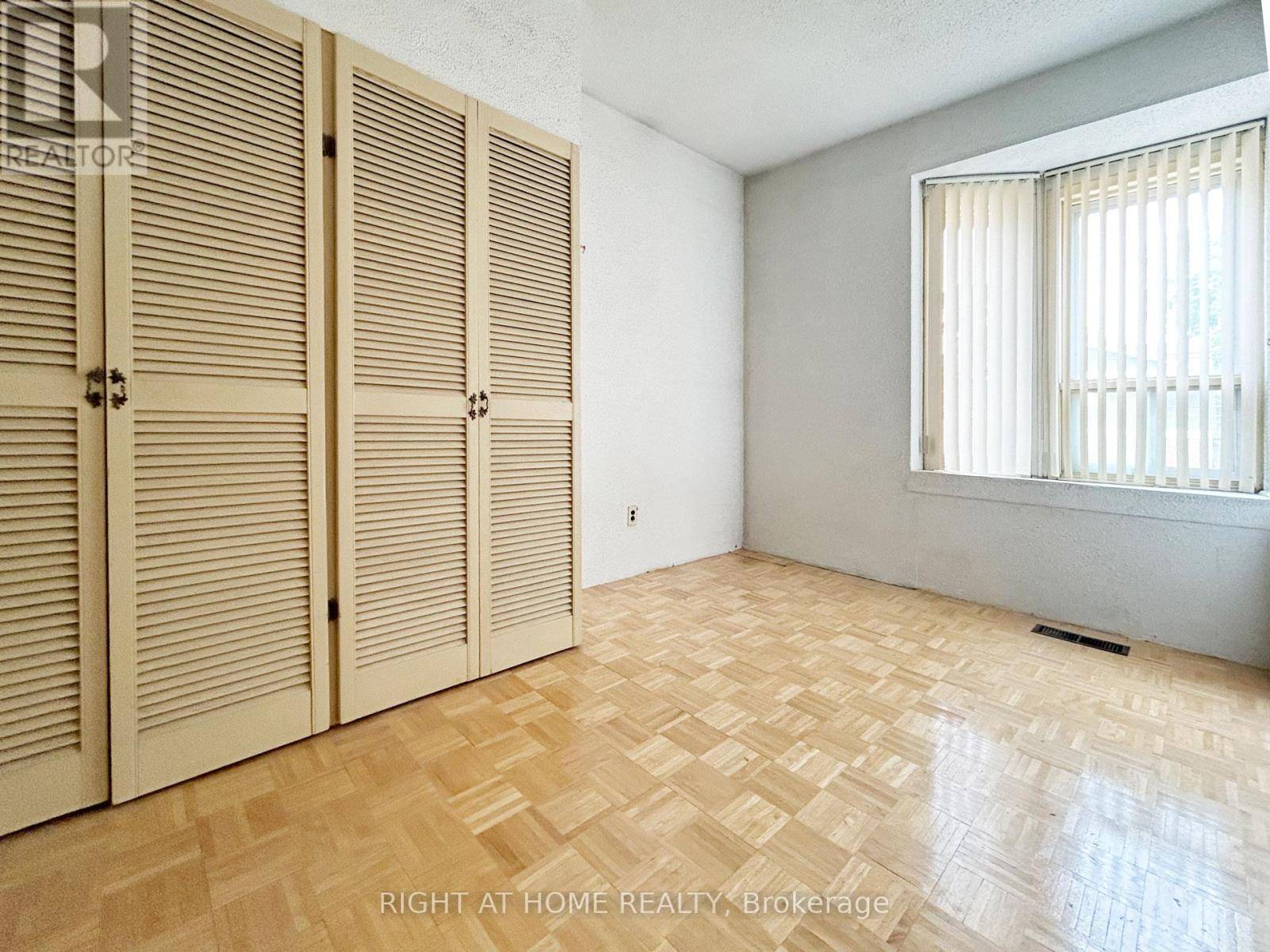 Toronto (greenwood-coxwell), ON M4L1Y8,1313 GERRARD STREET