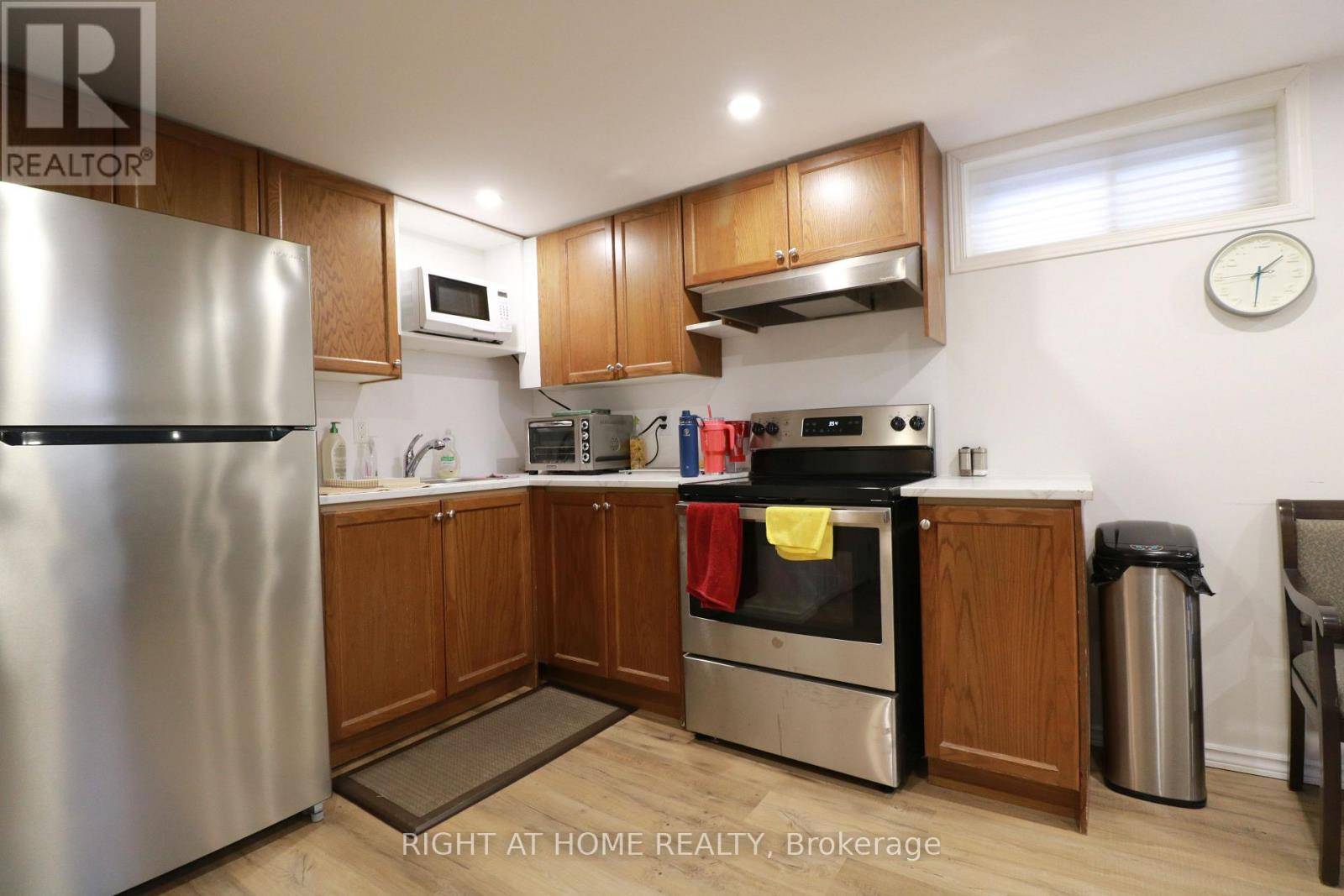 Pickering (west Shore), ON L1W2R1,823 Sanok DR #Lower