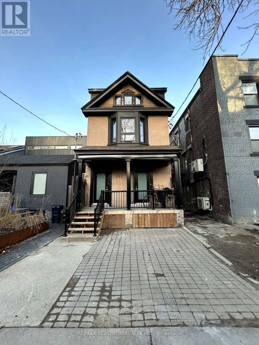 137 Curzon ST #3, Toronto (south Riverdale), ON M4M3B6