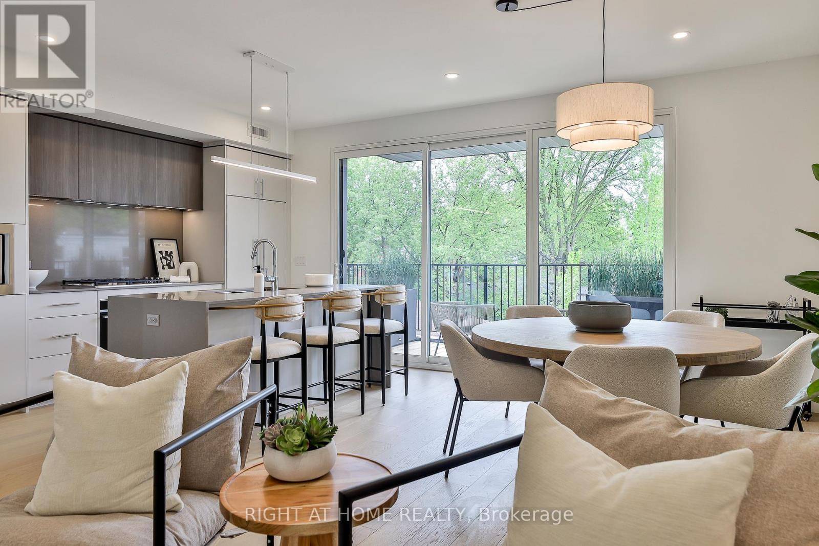 Toronto (east End-danforth), ON M4E2E6,2343 Gerrard ST East #Centre