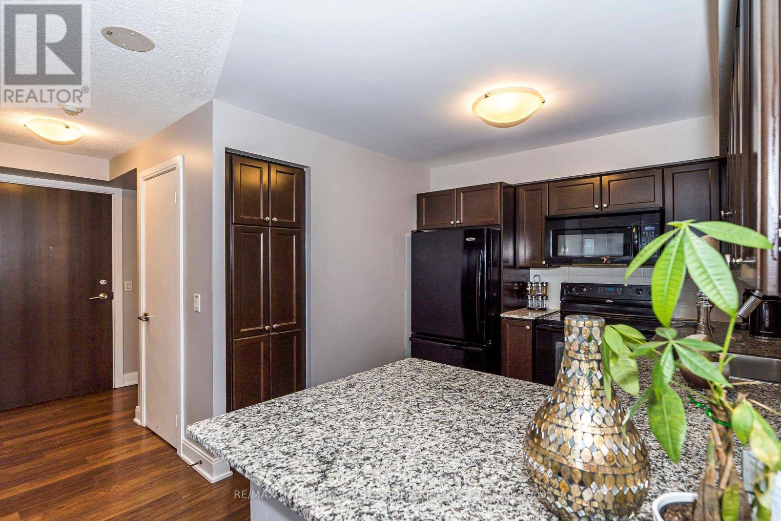 Toronto (agincourt South-malvern West), ON M1S0G3,125 Village Green SQ #1409