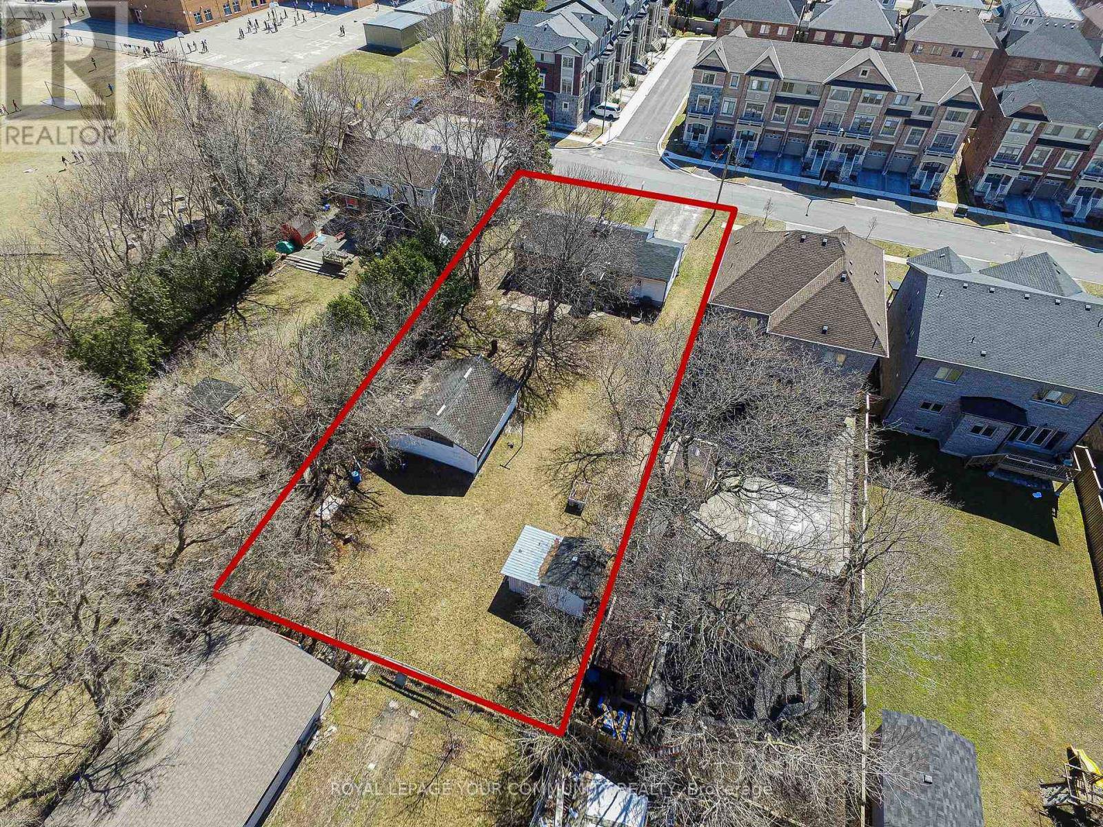 8 GRAYSON ROAD, Ajax (central), ON L1Z1E4
