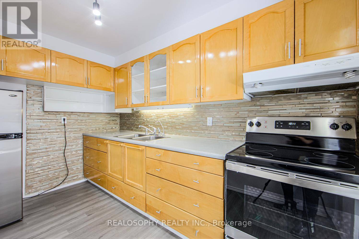 Toronto (crescent Town), ON M4C5L6,5 Massey SQ #1514