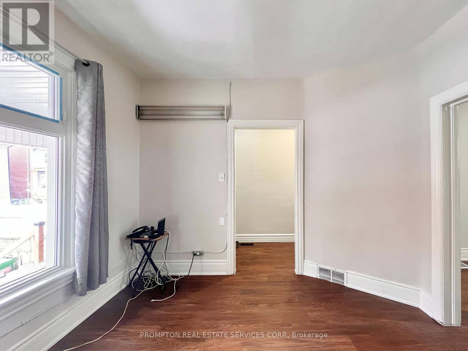 Toronto (south Riverdale), ON M4M2X2,17 WINNIFRED AVENUE