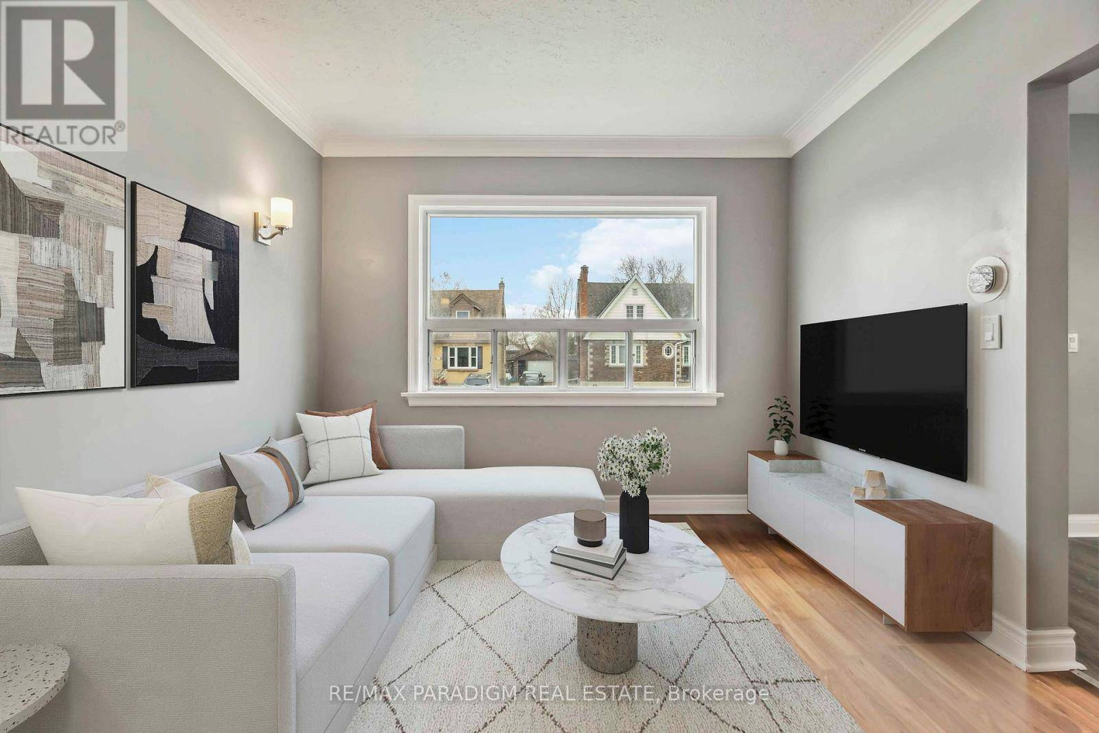 Oshawa (central), ON L1H3B6,226 MCNAUGHTON AVENUE