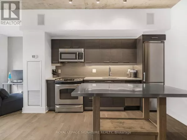 Toronto (south Riverdale), ON M4M1G3,630 Queen ST East #217