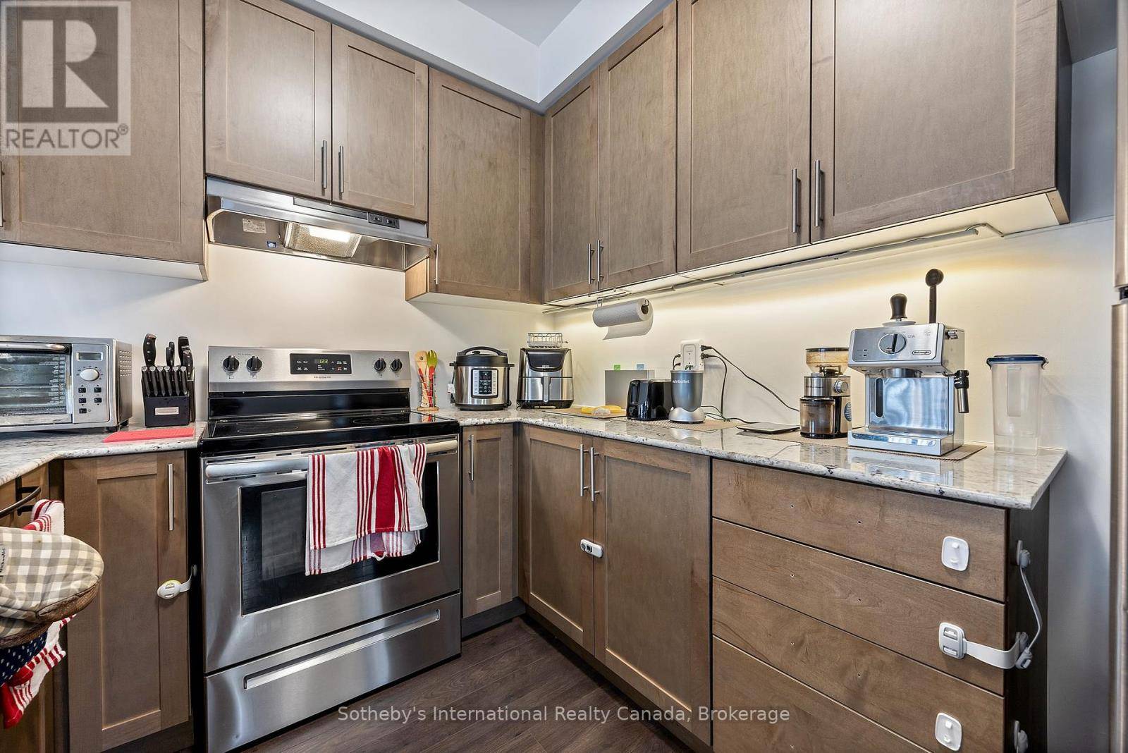 Whitby (port Whitby), ON L1N0M1,91 LONGSHORE WAY
