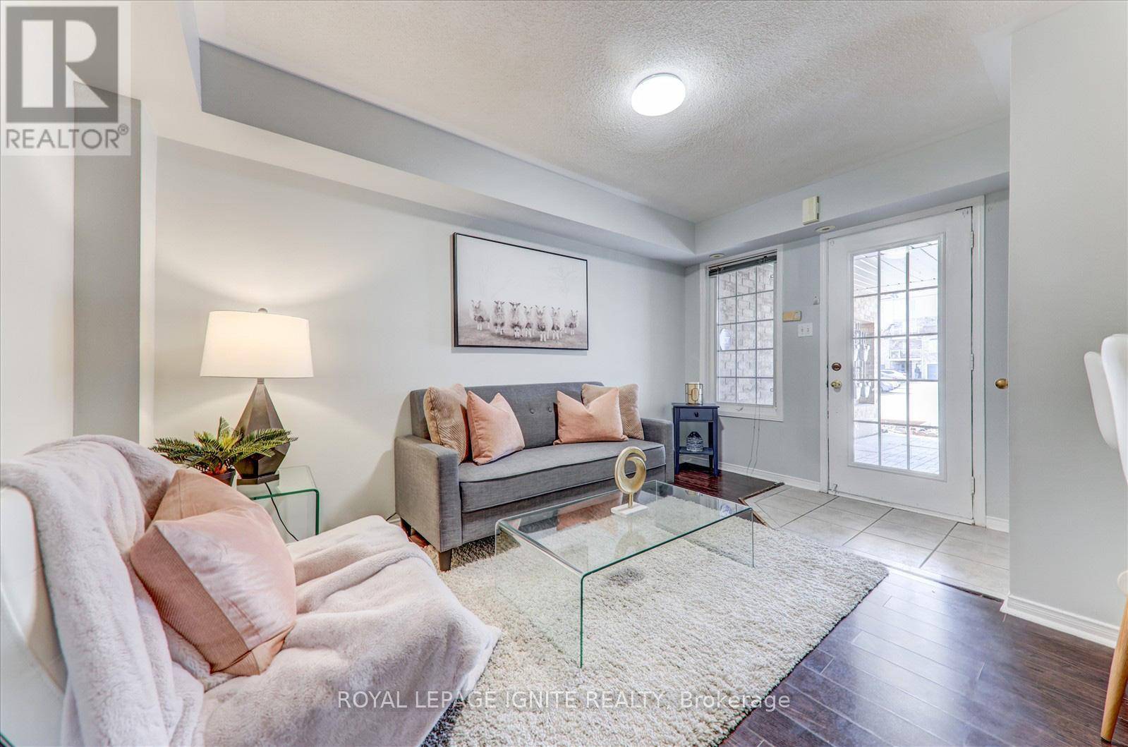 Toronto (malvern), ON M1B6C8,200 Mclevin AVE #112