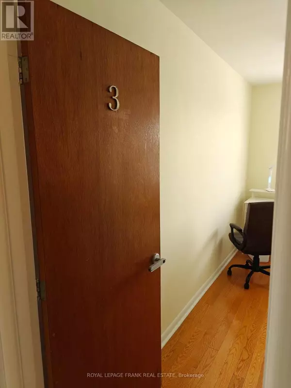 Oshawa (central), ON L1H5X2,374 Central Park BLVD South ##3